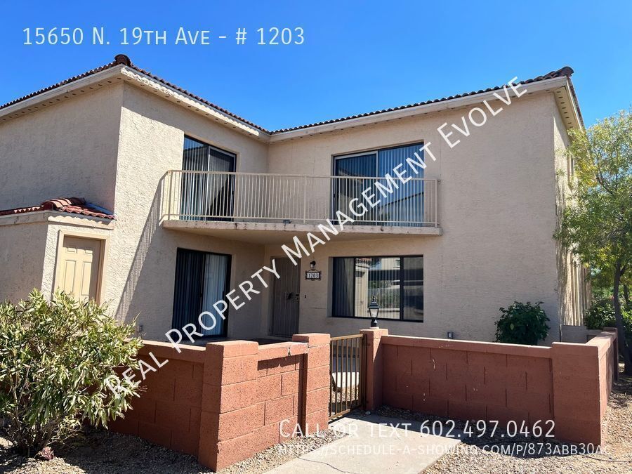Foto principal - Phoenix Townhome is Move-in Ready! MOVE-IN...