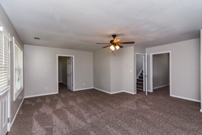 Building Photo - 579 Northfield Ct