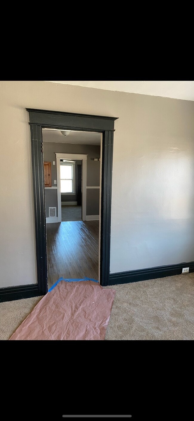 Building Photo - 857 N Goodman St