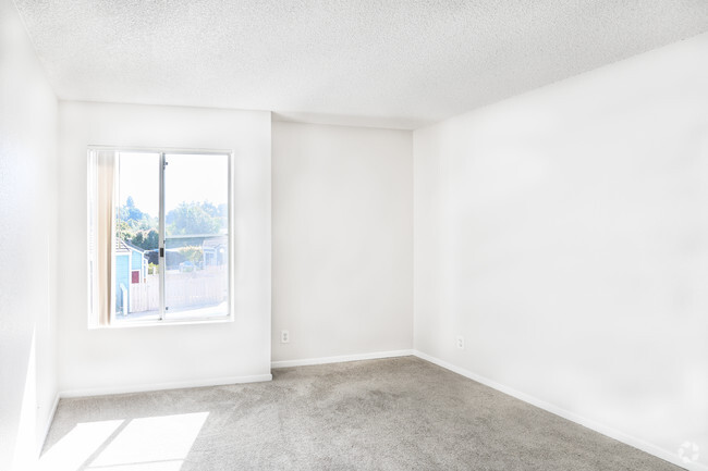 2BR, 2BA - 828SF - Willow Glen Apartments