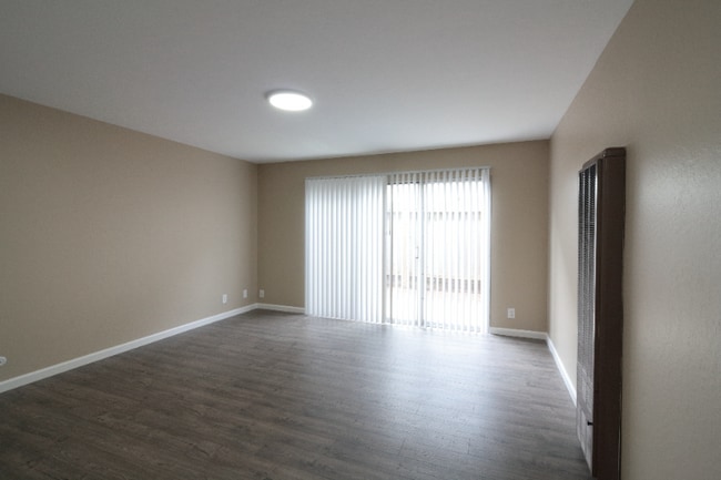 Foto del edificio - 2220 Lake Rd