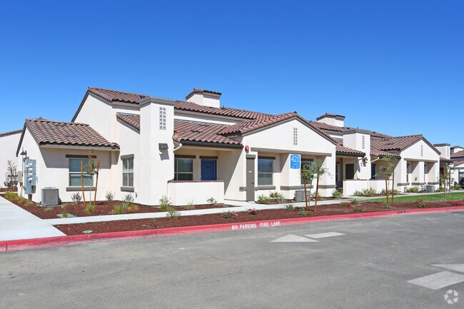 Foto del edificio - Overland Court Apartments - 62+ Senior Living