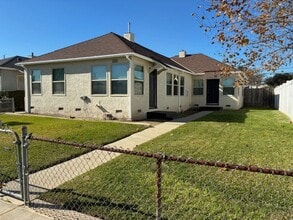 Building Photo - 2221-2223 Grand Ave