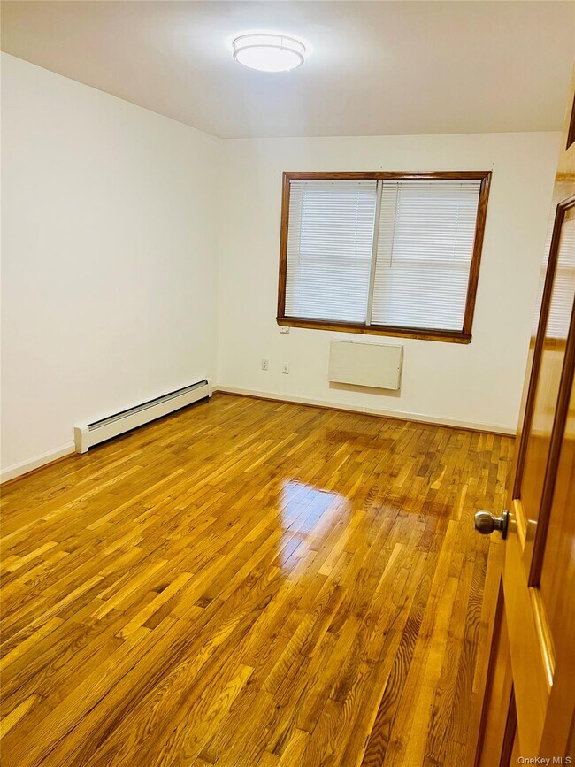 Foto del edificio - 240-53 68th Ave