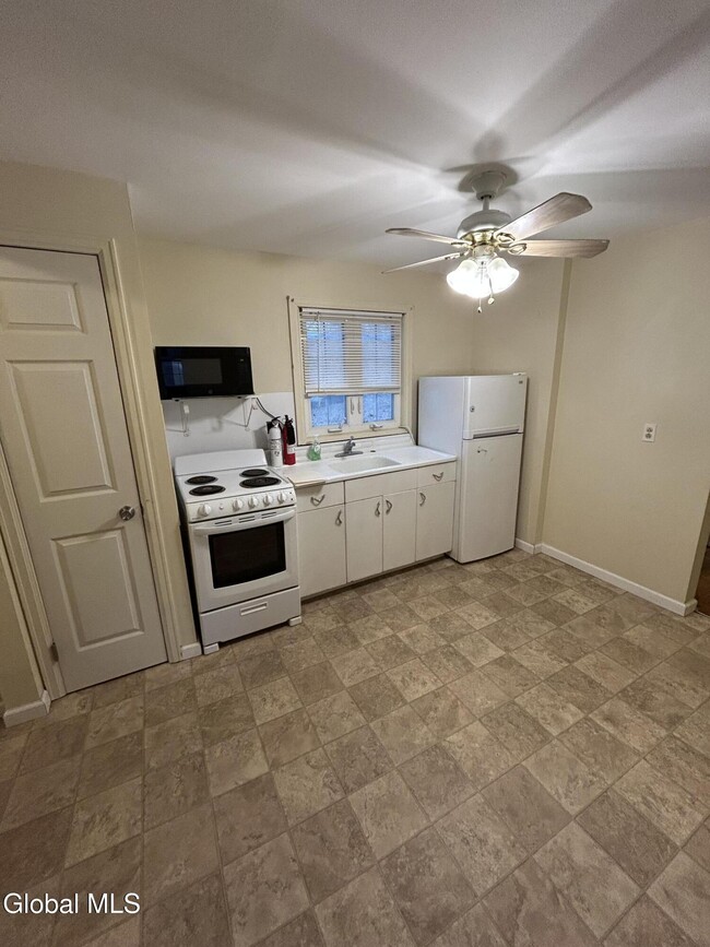 Building Photo - 6 Davis Ave