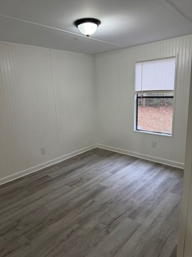 Building Photo - 3 Bedroom 2 Bath Doublewide Mobile Home