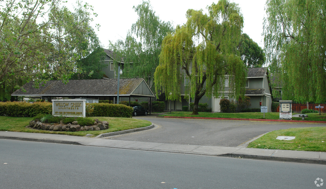 Primary Photo - Willow Creek Apartments