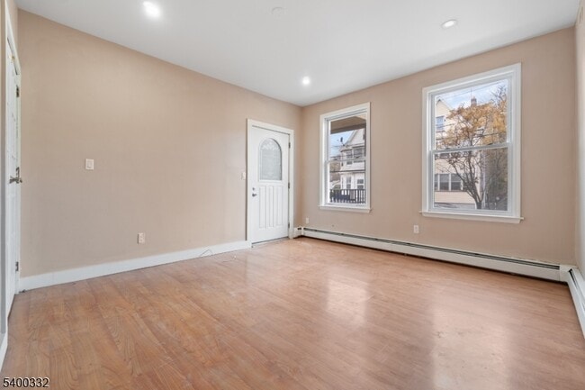 Building Photo - 288 N 6th St