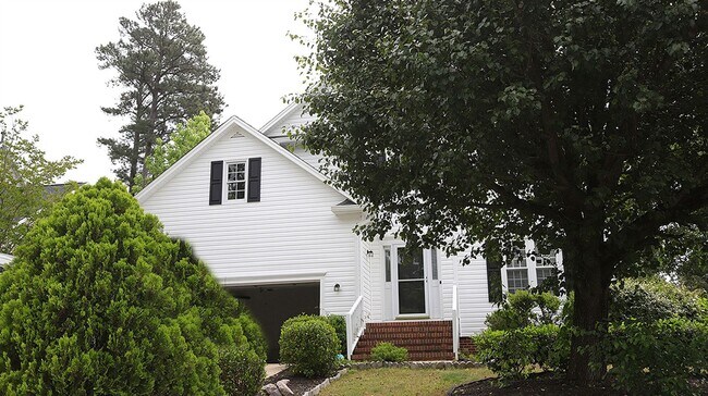 Building Photo - 3 br, 2.5 bath House - 205 Brook Creek Drive