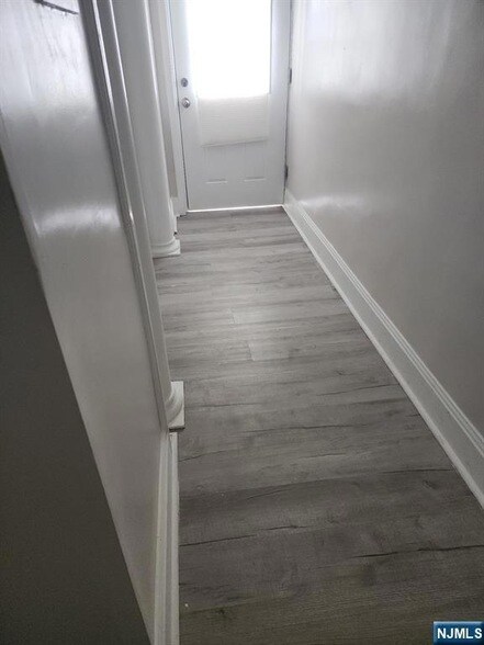 Foto del edificio - 703 Schuyler Ave