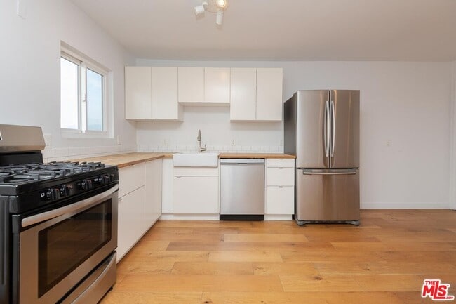 Foto del edificio - 3933 Marathon St