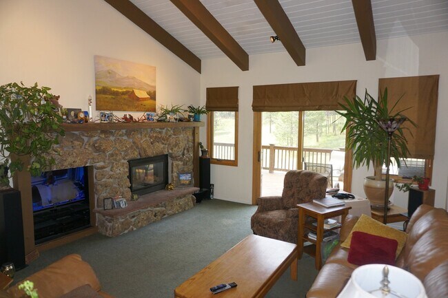 Building Photo - Shorter Term Lease!!!   Five Bedroom Raise...