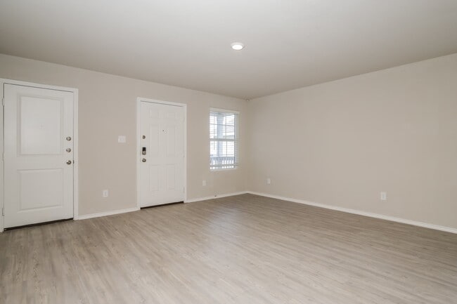 Building Photo - 5734 Leon Pl