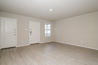 Building Photo - 5734 Leon Pl