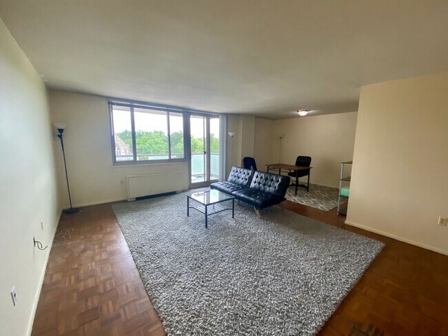 Building Photo - Spacious 2 Bedroom Condo at Gateway Park n...
