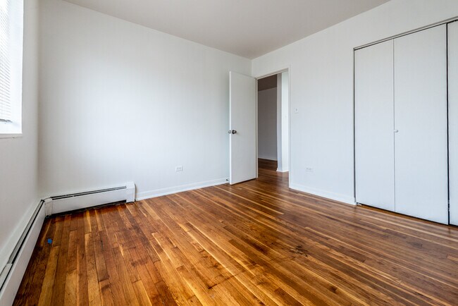 Bedroom - 8326-8332 S Ellis Ave