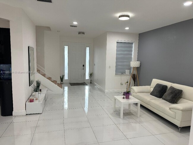 Foto del edificio - 8159 NW 116th Ct