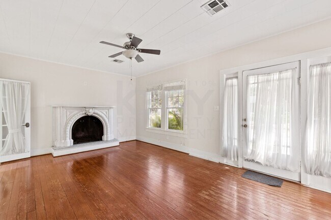 Building Photo - Adorable Home Available near UL Lafayette!