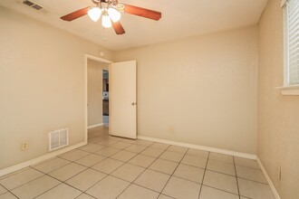 Building Photo - 2007 Deerhurst Ln