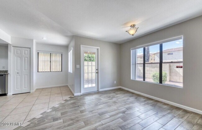 Building Photo - 6622 W Poinsettia Dr