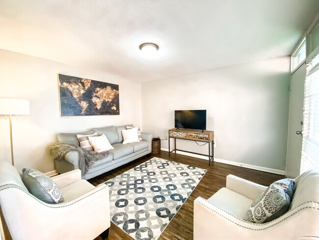 Foto del edificio - 2990 Rhodes Cir S