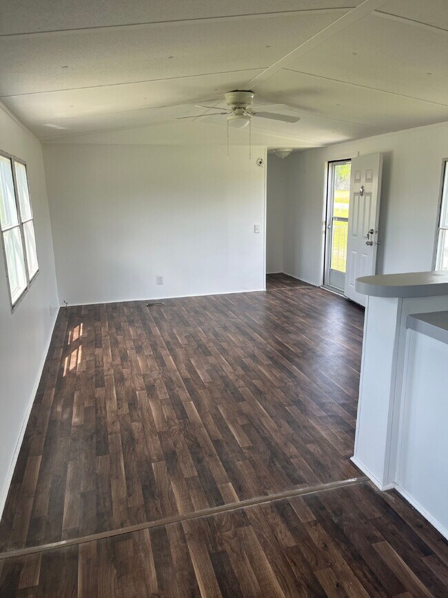 Building Photo - 2 BR, 2 BA single-wide in Pikeville *LAWN CARE INCLUDED*