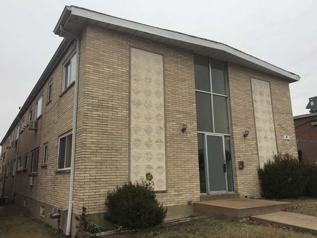 Building Photo - 3817 Morganford Rd