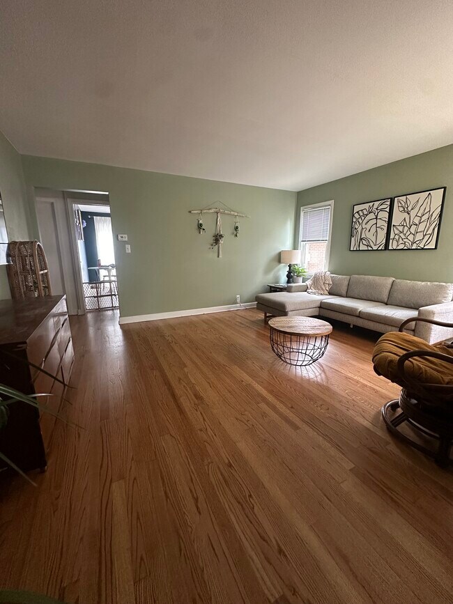 Foto del edificio - 5738 N Lydell Ave