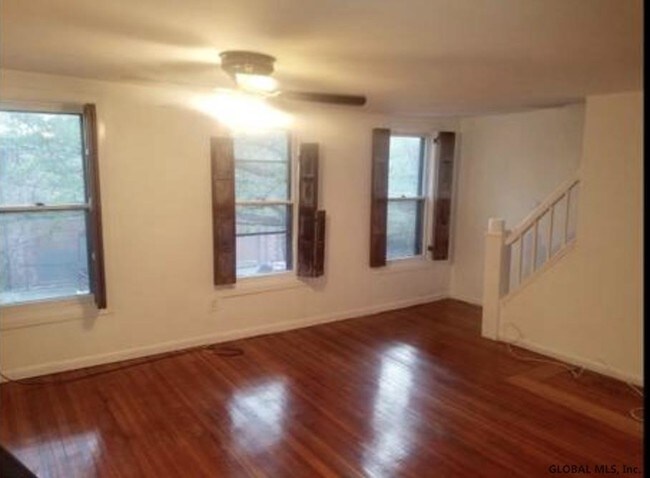 Building Photo - 219 Elm St