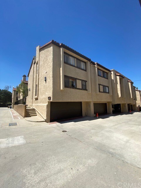 Foto del edificio - 427 E Mission Rd
