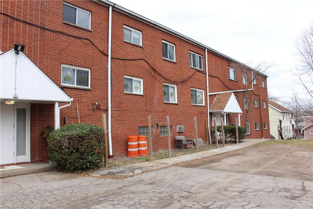 Building Photo - 770 Brady Ave