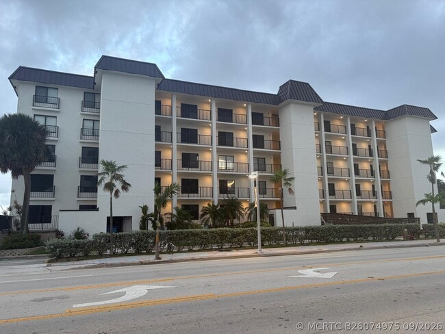 Building Photo - 3200 N Ocean Dr