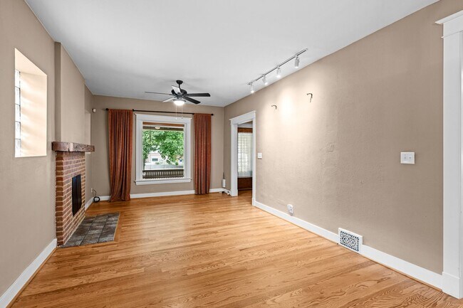 Building Photo - Gorgeous four Bedroom home near Wash Park!