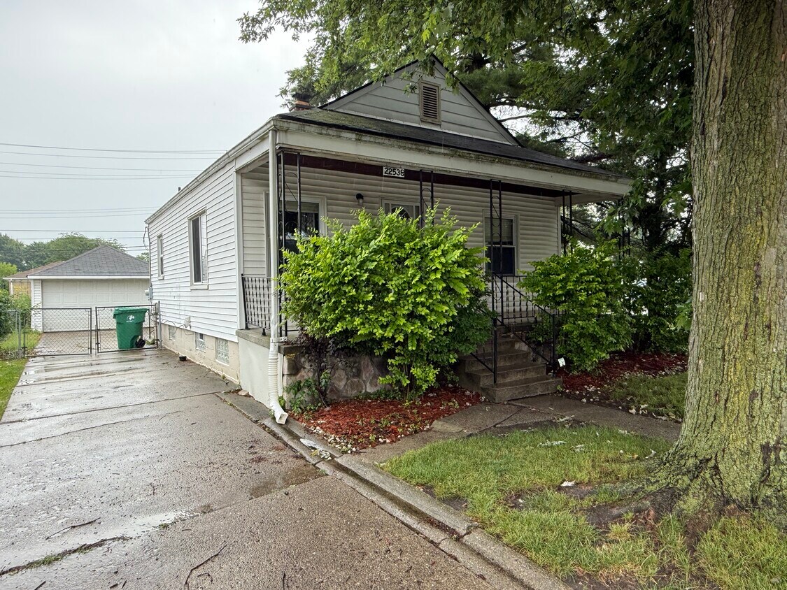 Foto principal - 22538 Raven Ave