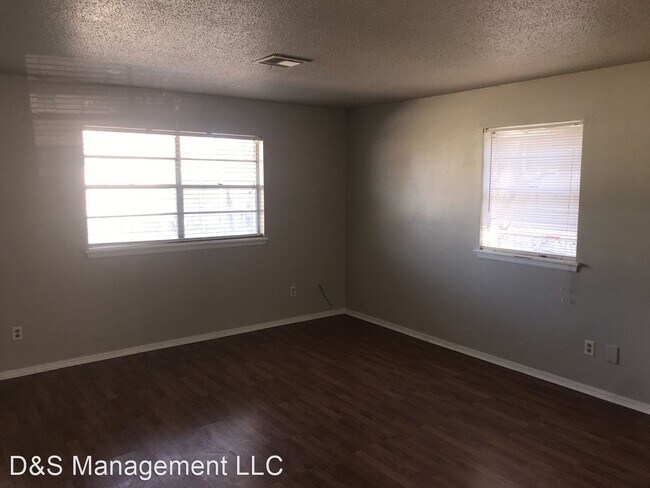 Building Photo - 3 br, 1.5 bath House - 133 SW 64th Terrace,