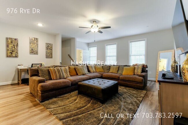 Foto del edificio - 976 Rye Dr