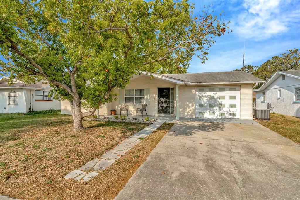 Foto principal - 8937 Catalina Dr