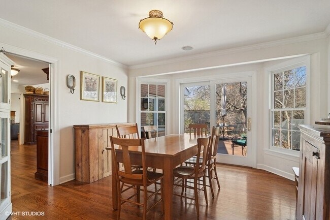 Building Photo - 1674 Bowling Green Dr