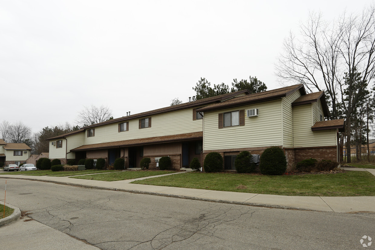 Primary Photo - In The Pines Apartments