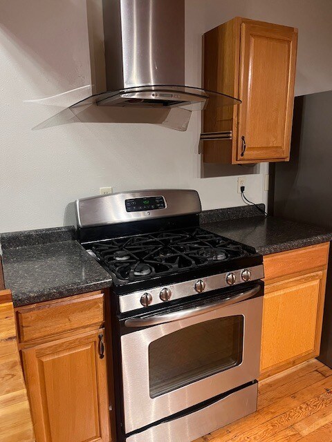 Gas stove - 1506 Emerald Dr