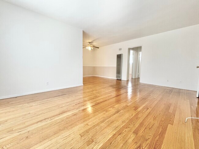 Building Photo - 1124 S Holt Ave