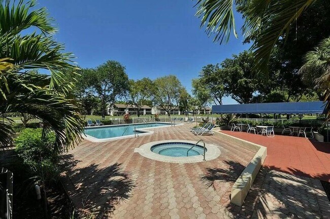 Foto del edificio - 2339 SW 15th St