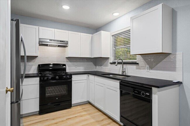 Building Photo - 8706 Dandelion Trail