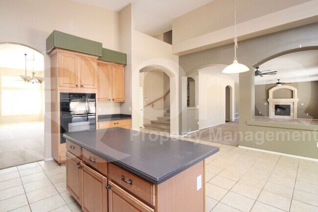 Building Photo - 2290 W Maplewood St
