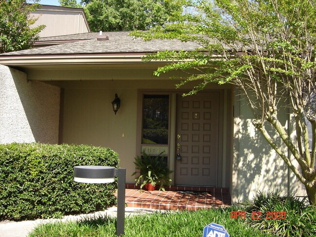 Building Photo - 10123 Cross Green Way