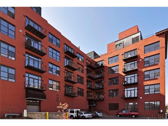 Building Photo - 607 Washington Ave S