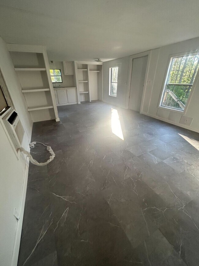 Building Photo - Rent this 2 Bedroom 1 Bath home in Gaston!