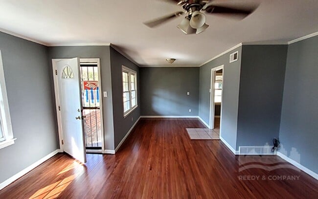 Building Photo - Welcome to the charming "Can't Get Any Cut...