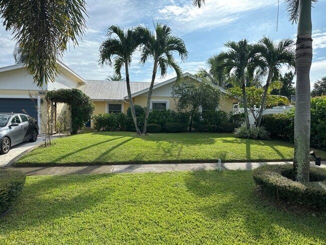 Building Photo - 5010 Woodstone Cir N
