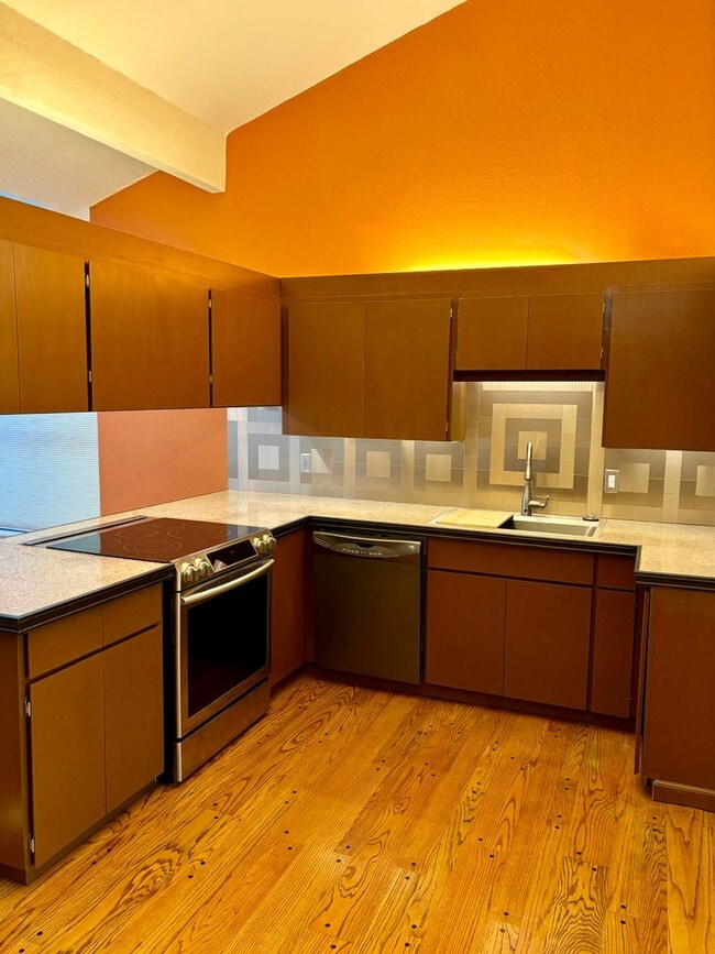 Building Photo - 3 Bed / 3 bath Sahalee single family home ...